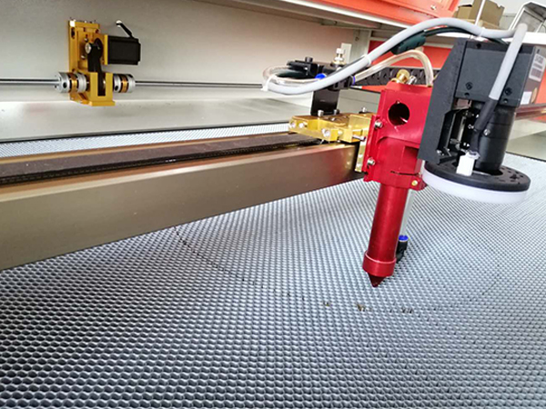 How Does Communication Equipment Affect The Laser Cutting Machine?